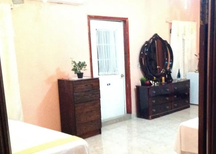 Mansion Giahn Bed & Breakfast