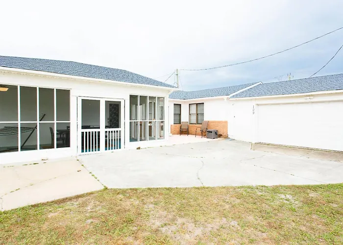 Lorraine'S Beach Cottage