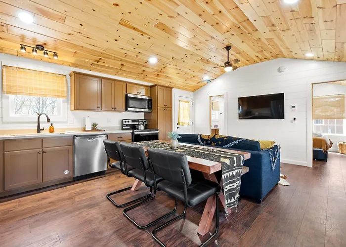 Block Of 7 Lodges At Eden Reserve - For Groups