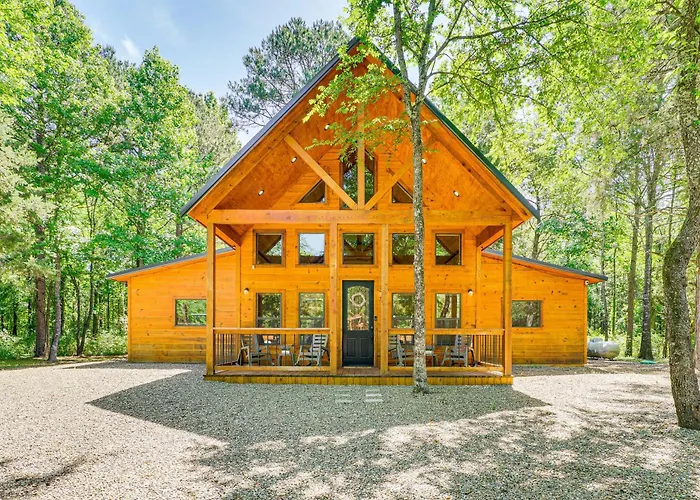 Private Hot Tub: Luxe Cabin In Broken Bow!
