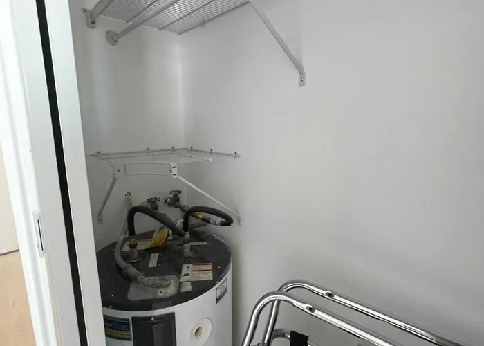 Lovely 1 Bedroom Condo With Pool