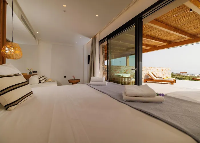 Deos Luxury Suites - Adults Only