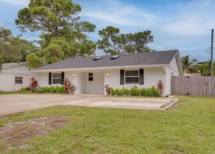 Jupiter Townhome W/ Patio & Yard ~ 6 Mi To Beach!