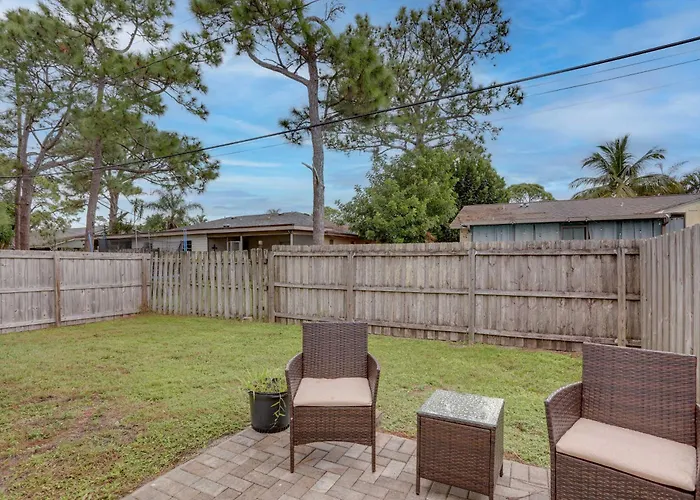Jupiter Townhome W/ Patio & Yard ~ 6 Mi To Beach!
