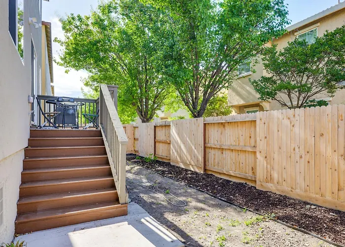 Spacious Family Home In Stockton - Pets Welcome!