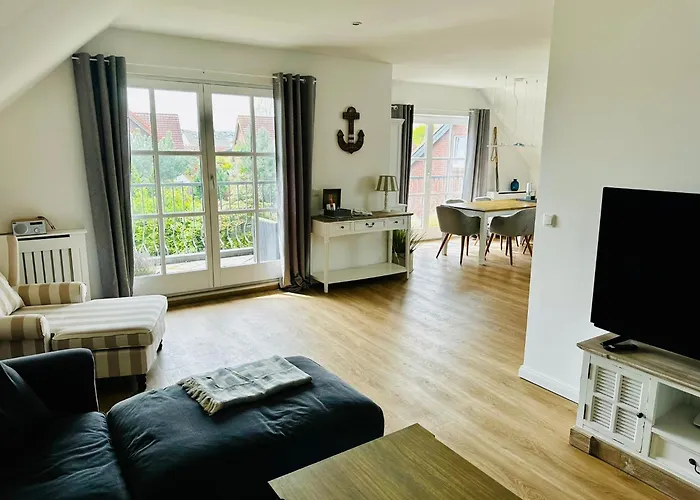Große deluxe Ferienwohnung mit Balkon, 2 SZ und nur 300m zum Strand