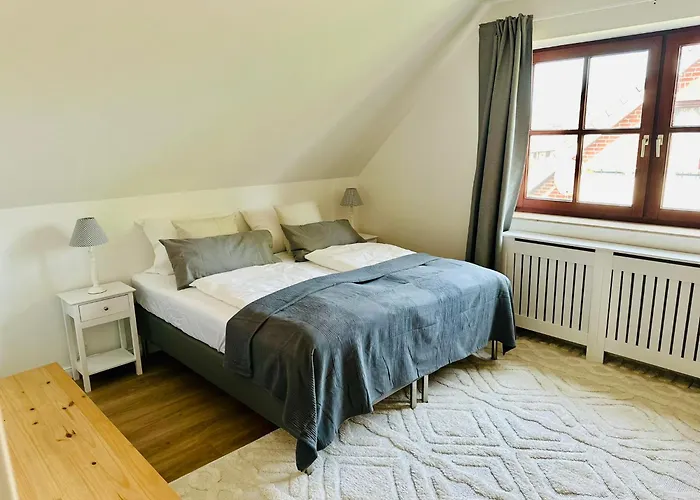 Große deluxe Ferienwohnung mit Balkon, 2 SZ und nur 300m zum Strand