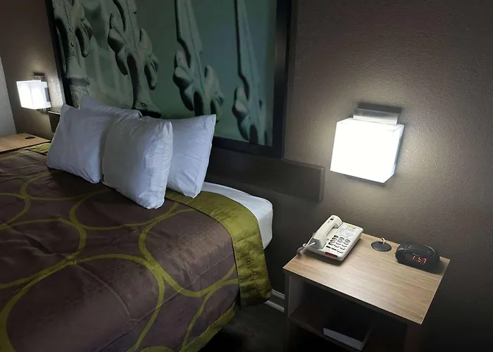 Super 8 By Wyndham Monroe