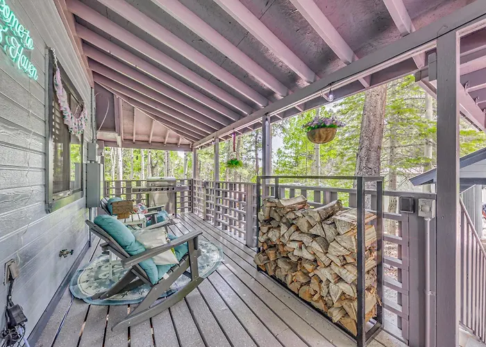 Quaint Cloudcroft Cabin W/ Stunning Forest Views!