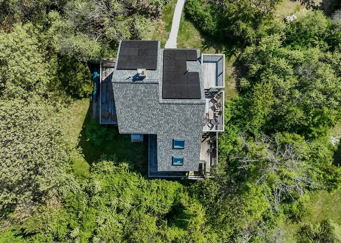 Walk To Beach W Roof-Level Deck