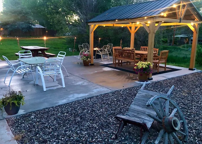 Let's Go Wyoming: Riverfront Retreat at Hot Springs State Park