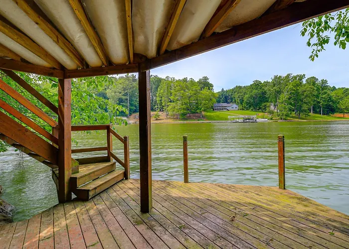 Peaceful South Holston Lake Cabin W/ Dock & Deck!