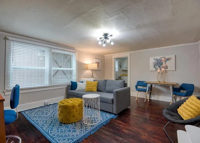 #Stayinmydistrict Heritage House Pet Friendly Apartment