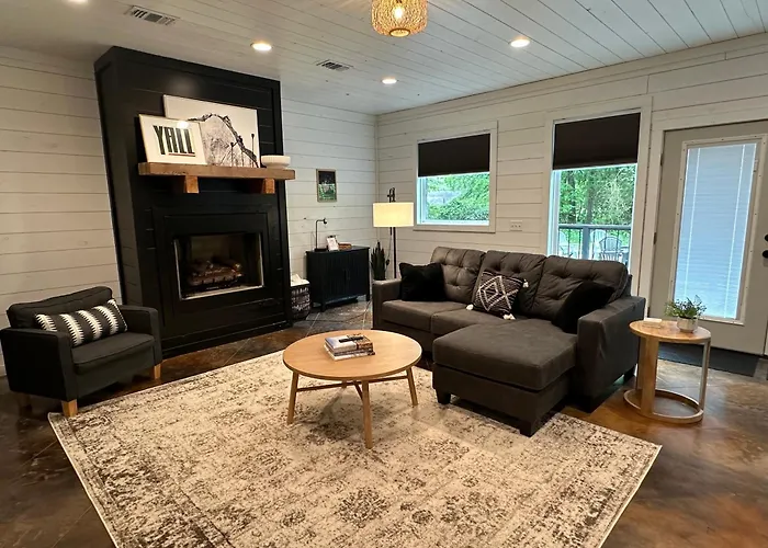 The Riser - Brand New Modern Hideaway In Broken Bow
