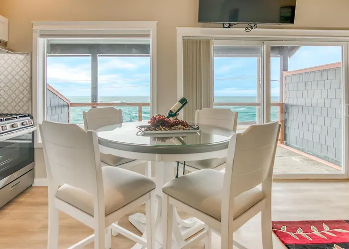 Spectacular Ocean Views! Watch Whale Migrations! Dog Friendly!