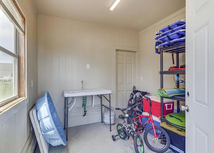 Pet-Friendly Home W/ Gazebo: Minutes To Beach!