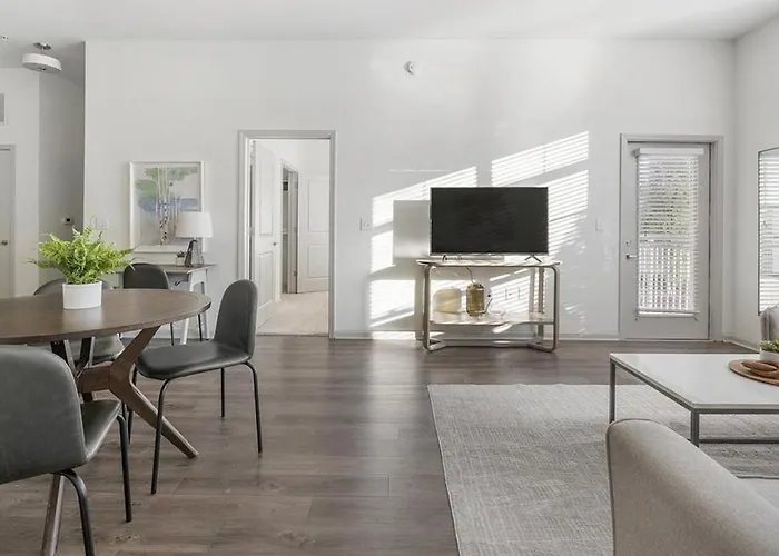 Landing Modern Apartment With Amazing Amenities