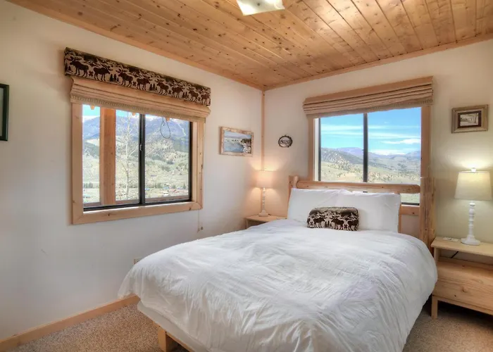 Secluded Mountain Getaway