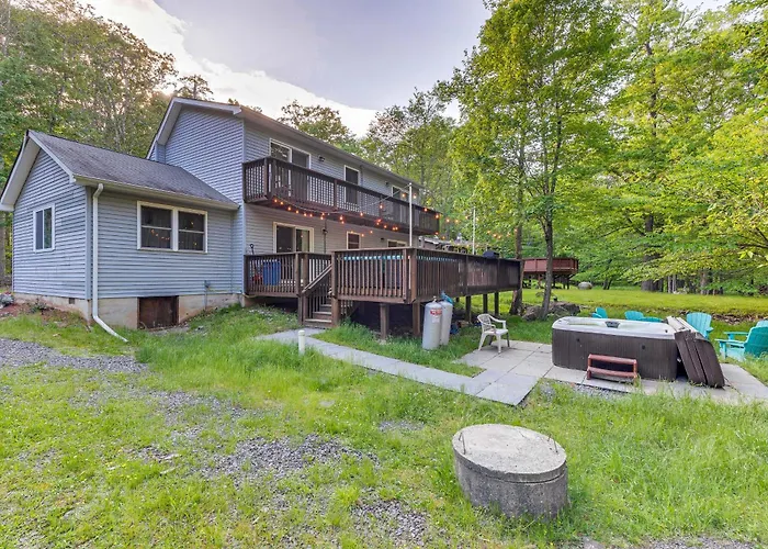 Private Hot Tub + Lake Access: Poconos Escape!