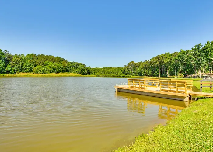 Lakeside Farm Sanctuary! 30-Acre Benson Retreat
