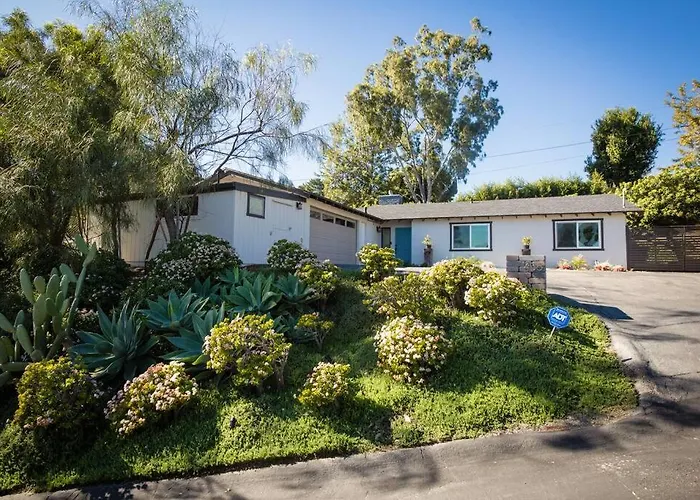 Amazing Views With Heated Pool And Jacuzzi Near Beach