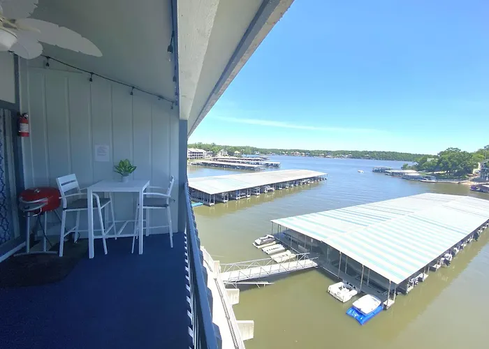 B Lakefront! Remodeled, Boat Slip, Patio Views, Pool, Boat Ramp, Wifi