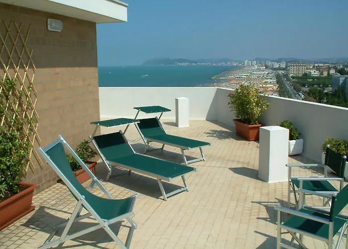 Alexandra Plaza Hotel