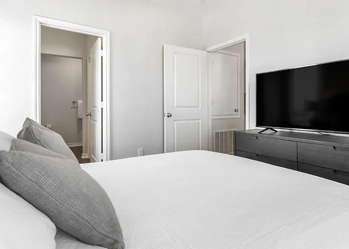 Landing Modern Apartment With Amazing Amenities