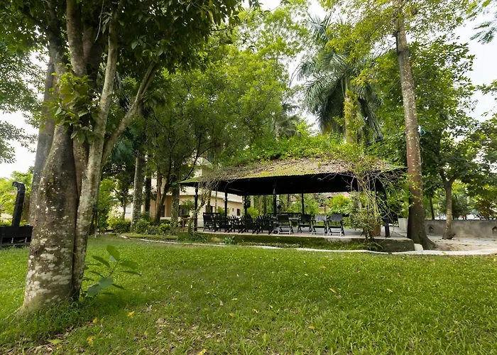 Hotel Parkside & Swimming Pool- Closer To Nature, Close To You