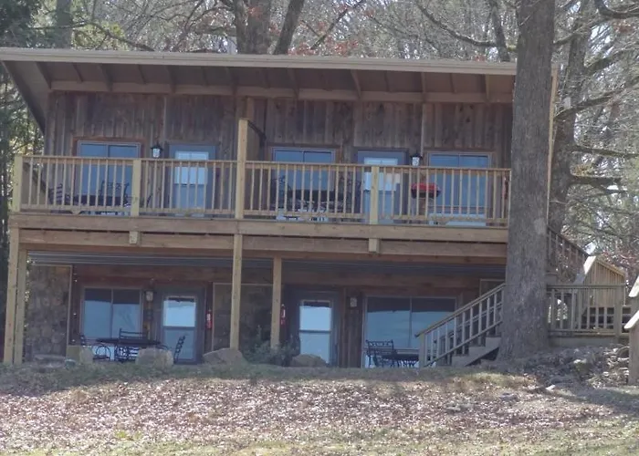 Mountain Harbor Queen Guest Room On Lake Ouachita