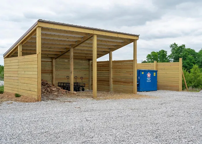 Block Of 5 Lodges At Eden Reserve - For Groups