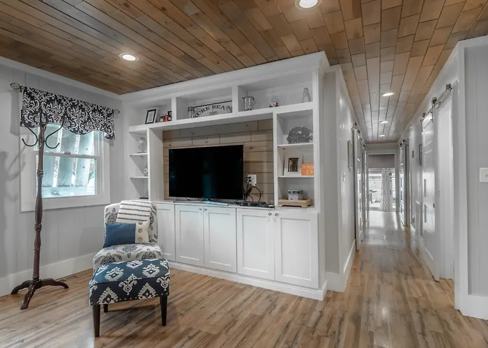 Barefoot Bungalow Kure