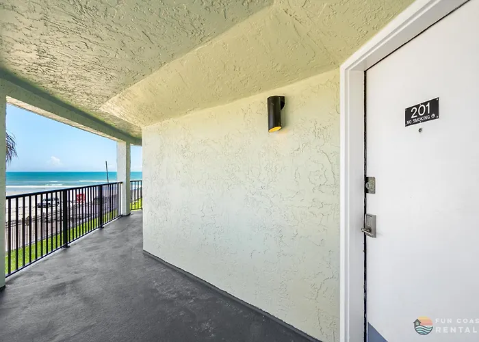 Ocean View Balcony Just Steps To The Beach With Pool, Parking And Wi-Fi!