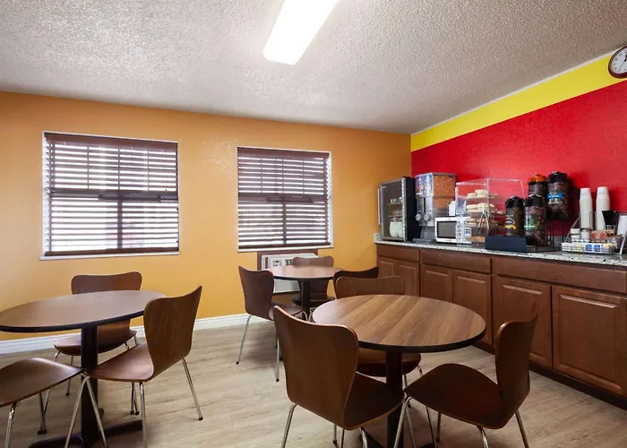 Super 8 By Wyndham Colorado Springs/Afa Area