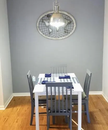 Bright And Spacious 1Bed 1Bath Condo