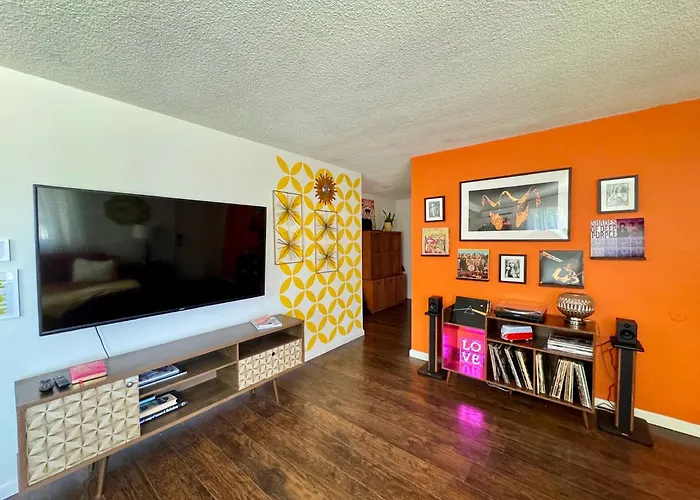Mid-Century Modern Home W/Pool & Hot Tub