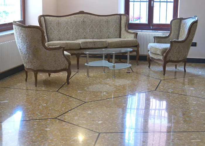 Hotel Flora