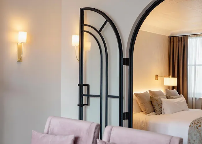 Tattersalls Hotel