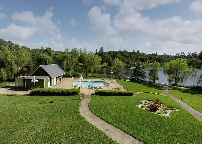 Lakefront Cottage At Lakewood