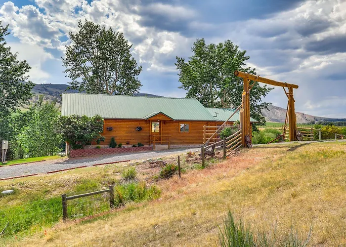 Dubois Riverfront Lodge W/ On-Site Fishing & Views