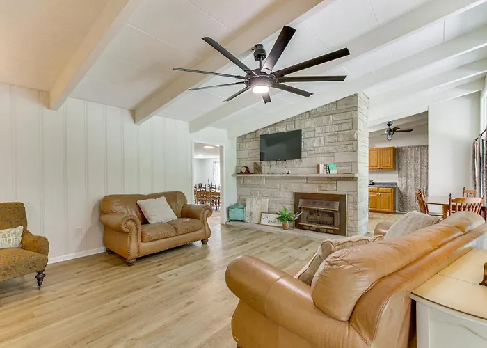 Expansive Family Home: 6 Mi To Dtwn Florence!
