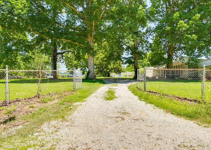 Expansive Family Home: 6 Mi To Dtwn Florence!