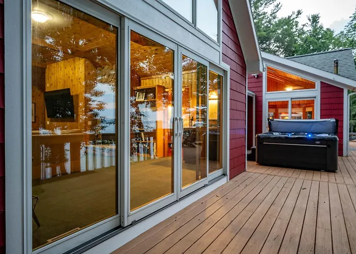 Lake House W/ Indr Pool And Jacuzzi