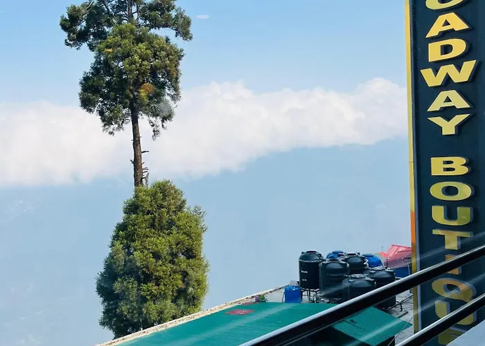 Luxury Stay At Hotel Broadway Boutique Mall Road Chowrasta Near Mahakal Temple Darjeeling 