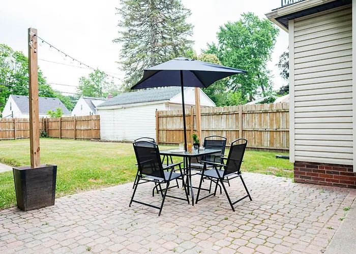 Rachel'S Private Hideaway With King Bed, Kitchen, Laundry, Parking And Big Yard