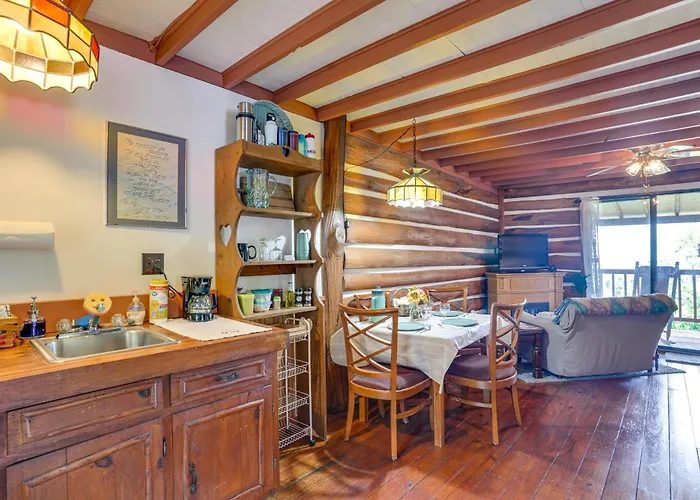 Cozy Luray Cabin W/ Views: Near Hiking Trails!