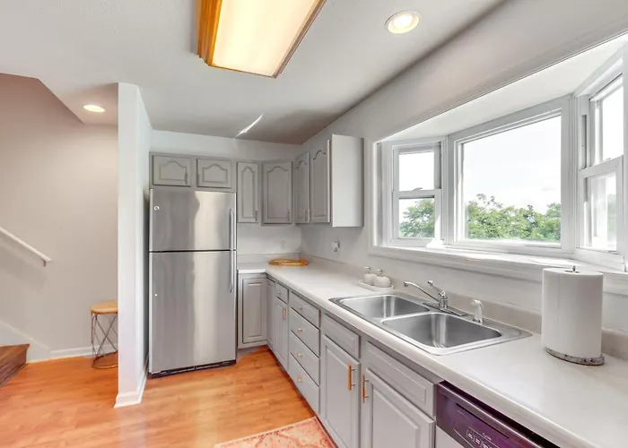 Chic Morgantown Vacation Rental - 2 Mi To Wvu!
