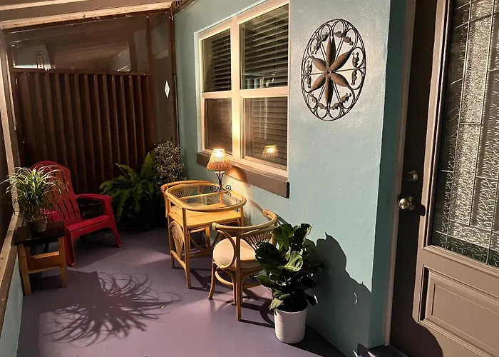 875 Oasis #1 Location!