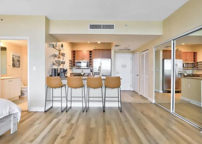 Studio With Rooftop Pool In Boynton Beach
