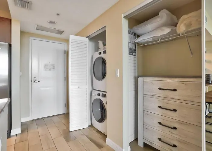 Studio With Rooftop Pool In Boynton Beach
